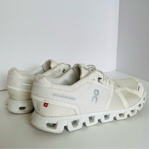 ☁️On Running Cloud 5 Women's Running Shoes All White - 59.98902 - Wmns US 8.5
